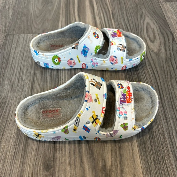 Disney Pixar "Toy To The World" Crocs - Picture 4 of 7